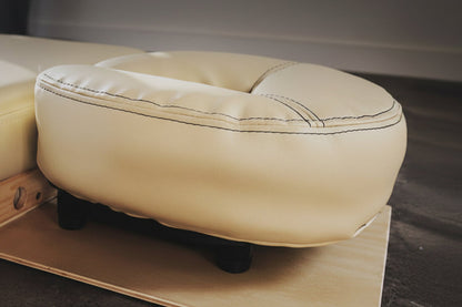 Plataforma de Apoio de Cabeça Sarga para Trabalho Corporal no Solo